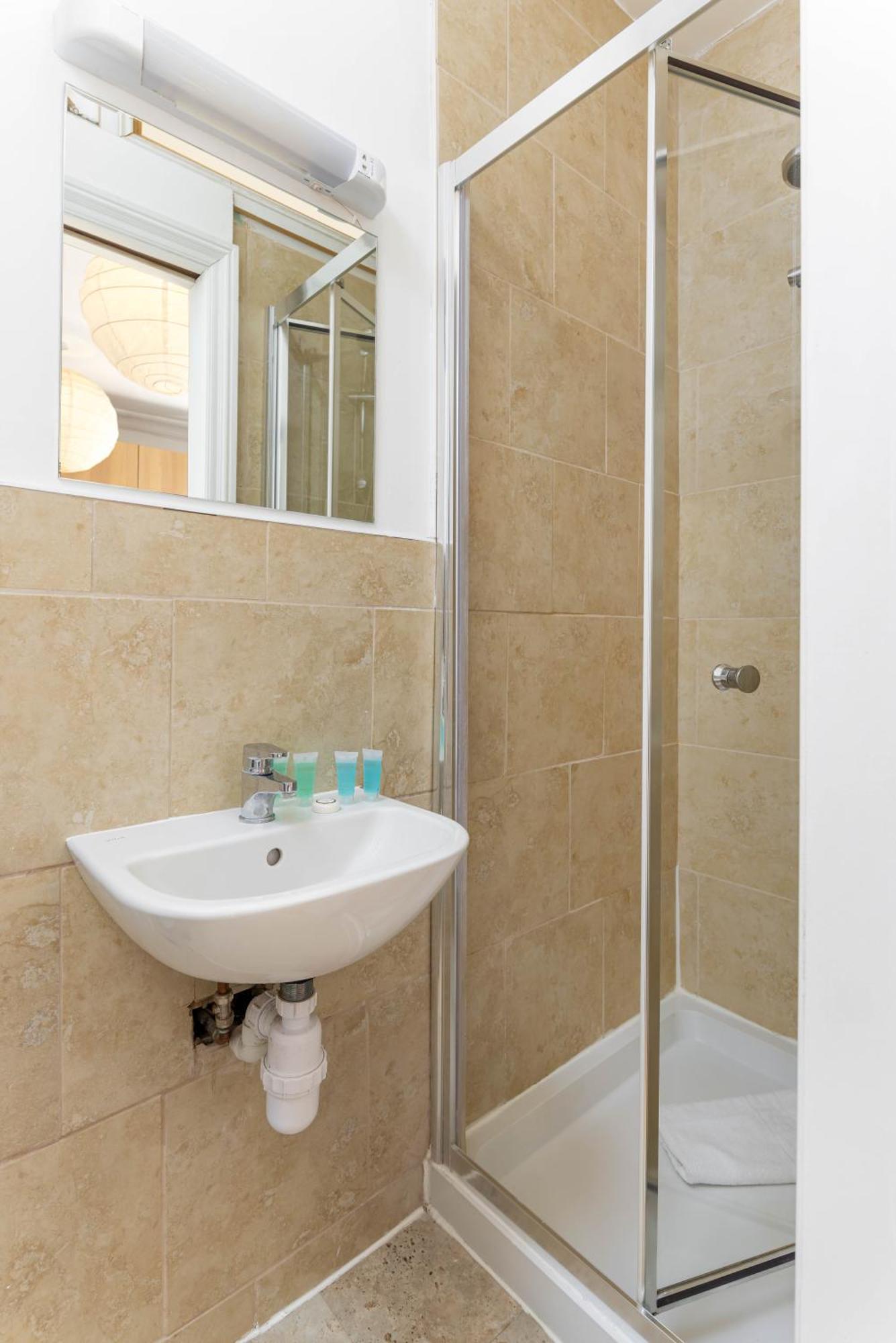 Holiday home Air Host & - Rockfield House - Sleeps 8