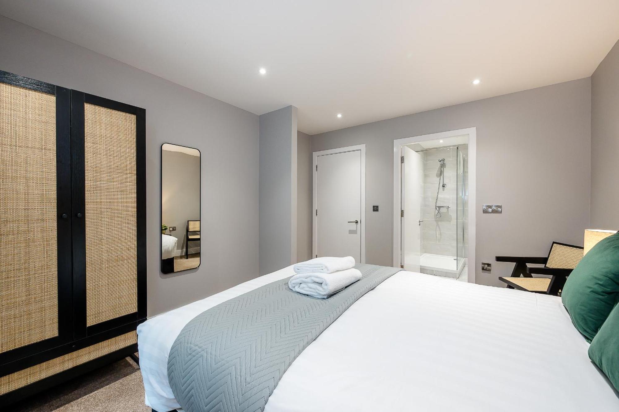 Host & - Henry Street Chambers Apartment *