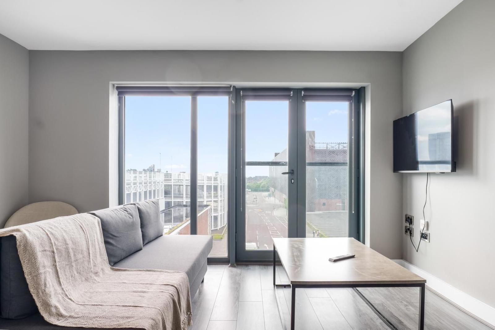 20, Elegant 2-bed Apartment *
