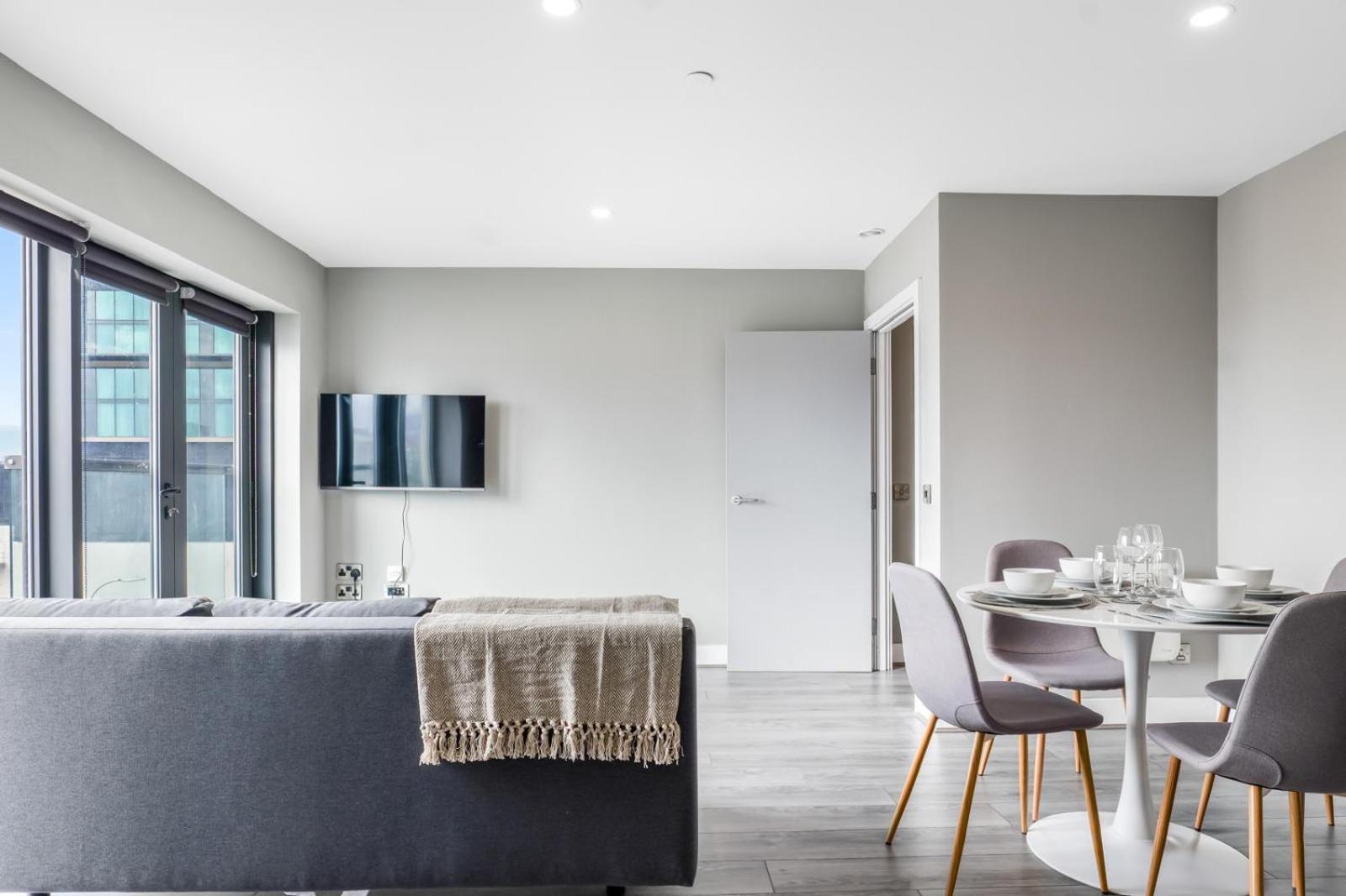 20, Elegant 2-bed Apartment *