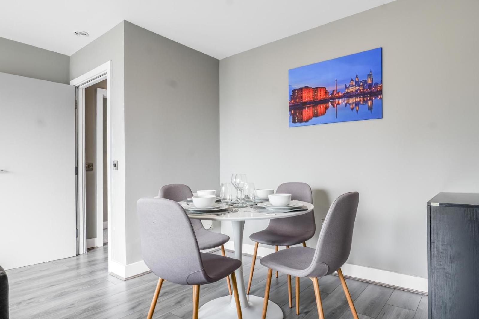 20, Elegant 2-bed Apartment *