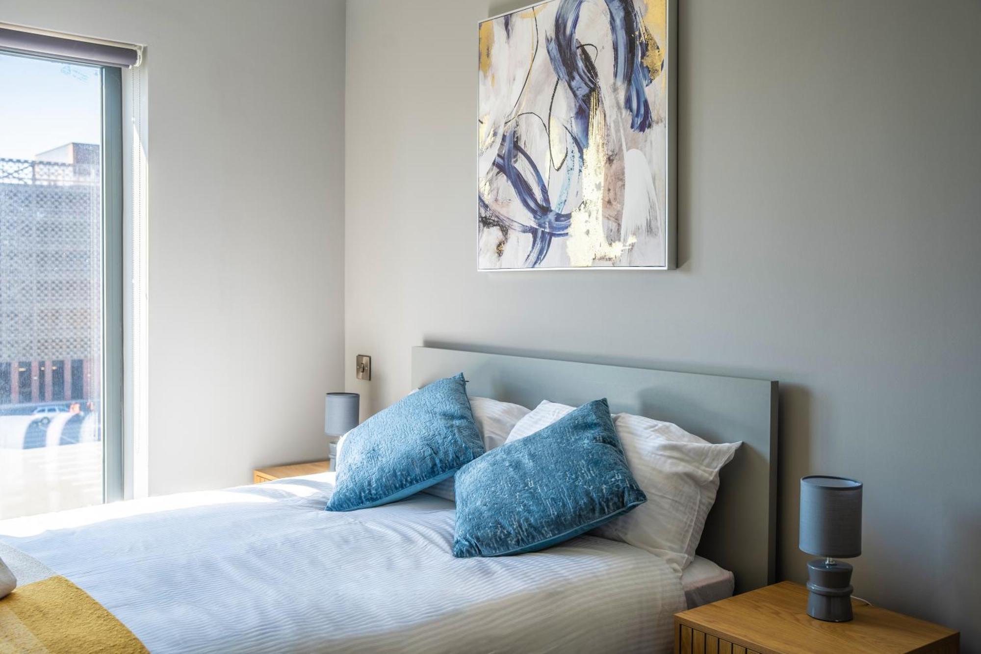Apt 21 - Modern 2-bedroom Gem
