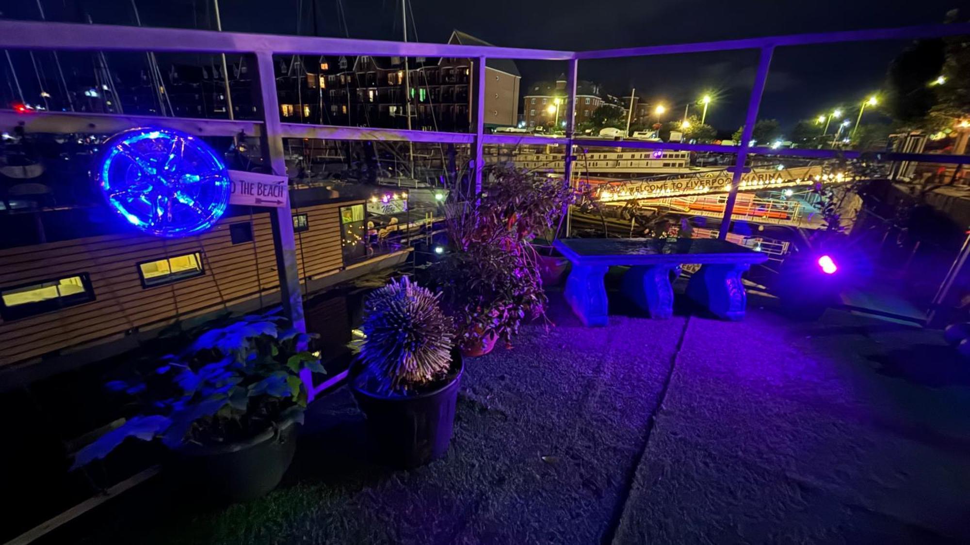 Float Uniquely On Waterfront On Our High End 8 Berth Houseboat Botel *