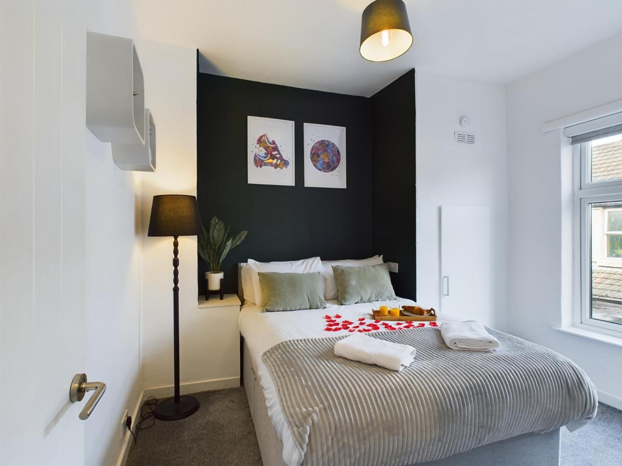 Charming Anfield Apartments: Family-friendly Near Center Apartment
