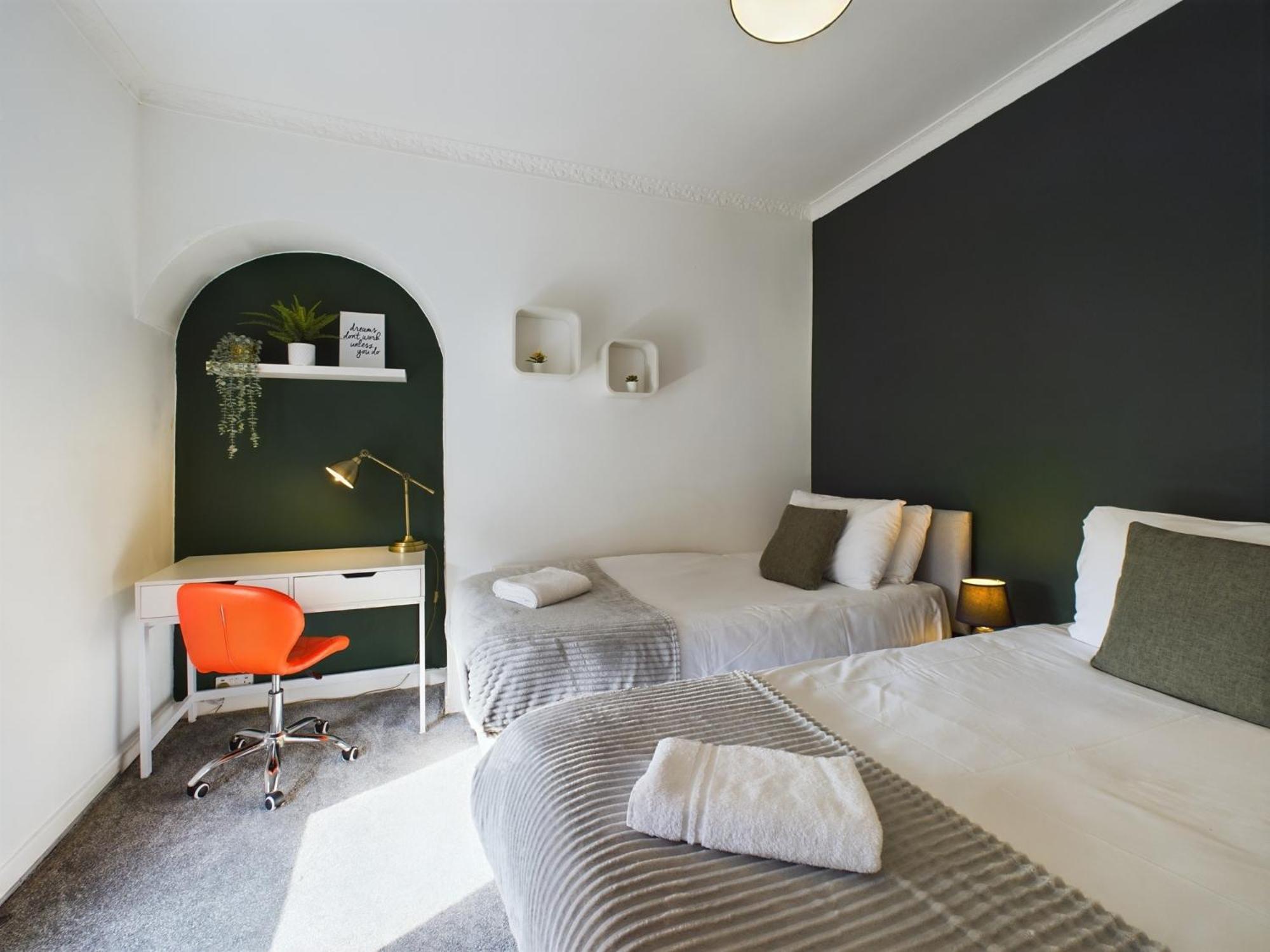Apartment Charming Anfield Apartments: Family-friendly Near Center Liverpool