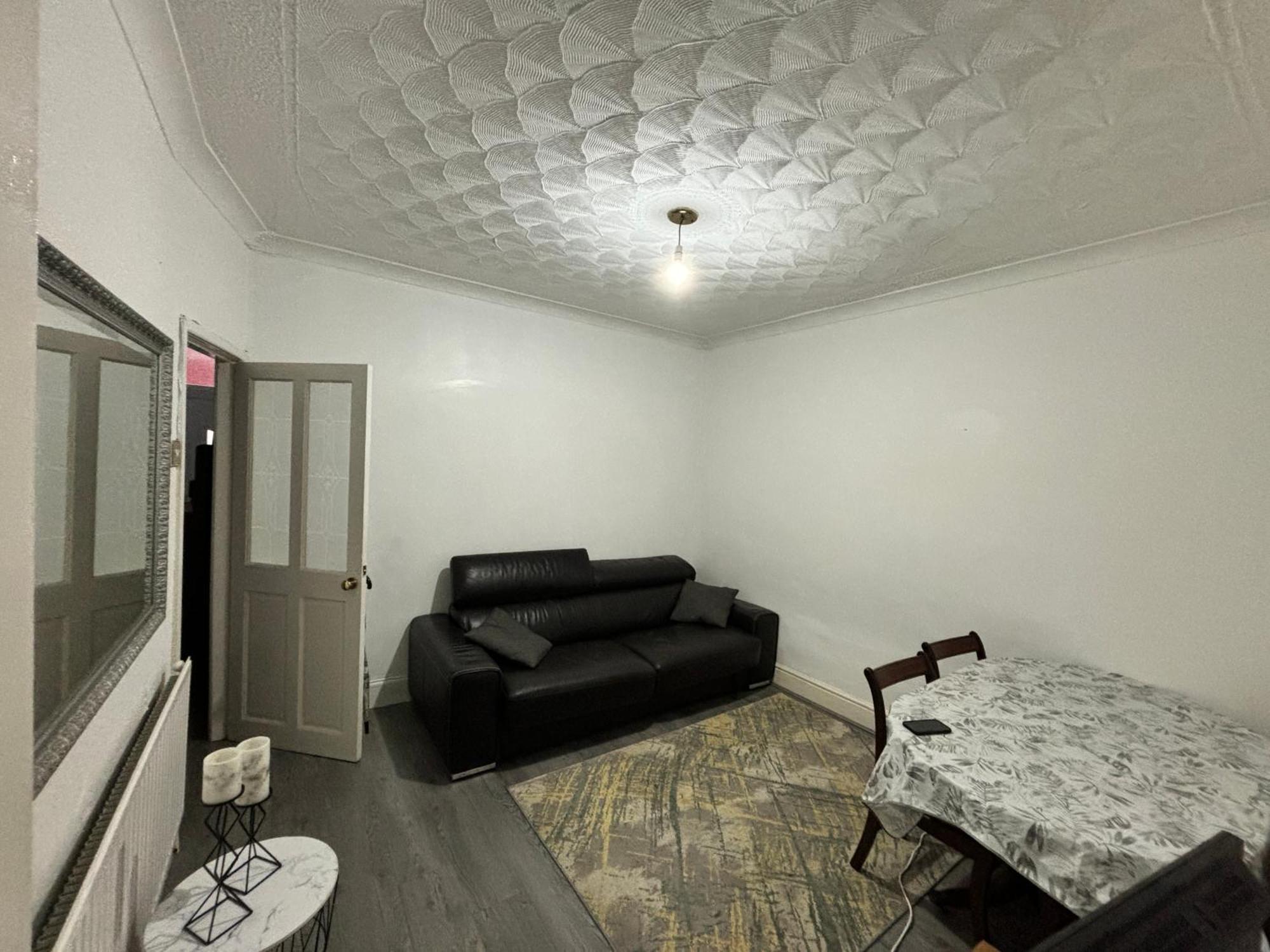 Entire 3 Bedroom House- Free Parking * Liverpool