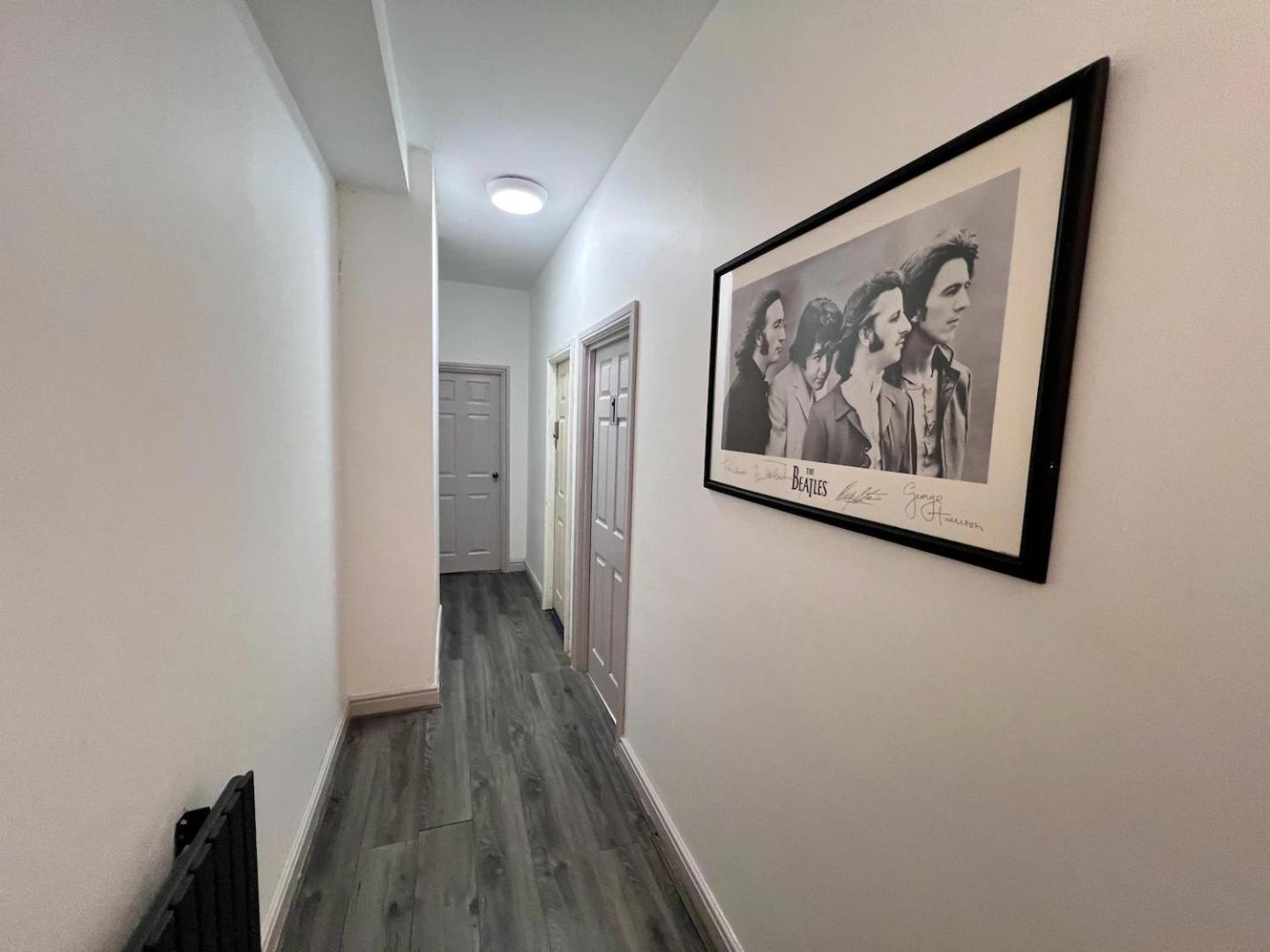 Central 1 Single 1 Double Guest house
