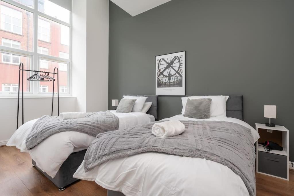 Apartment Edge With Car Park, Perfect For Contractors, Professionals, Relocators Huge Long Term Savings *
