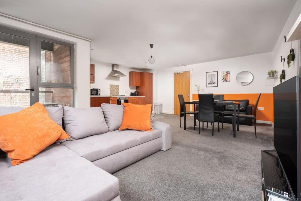 Centre Balcony Living Apartment