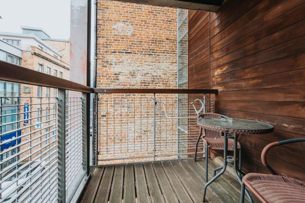 Apartment Centre Balcony Living