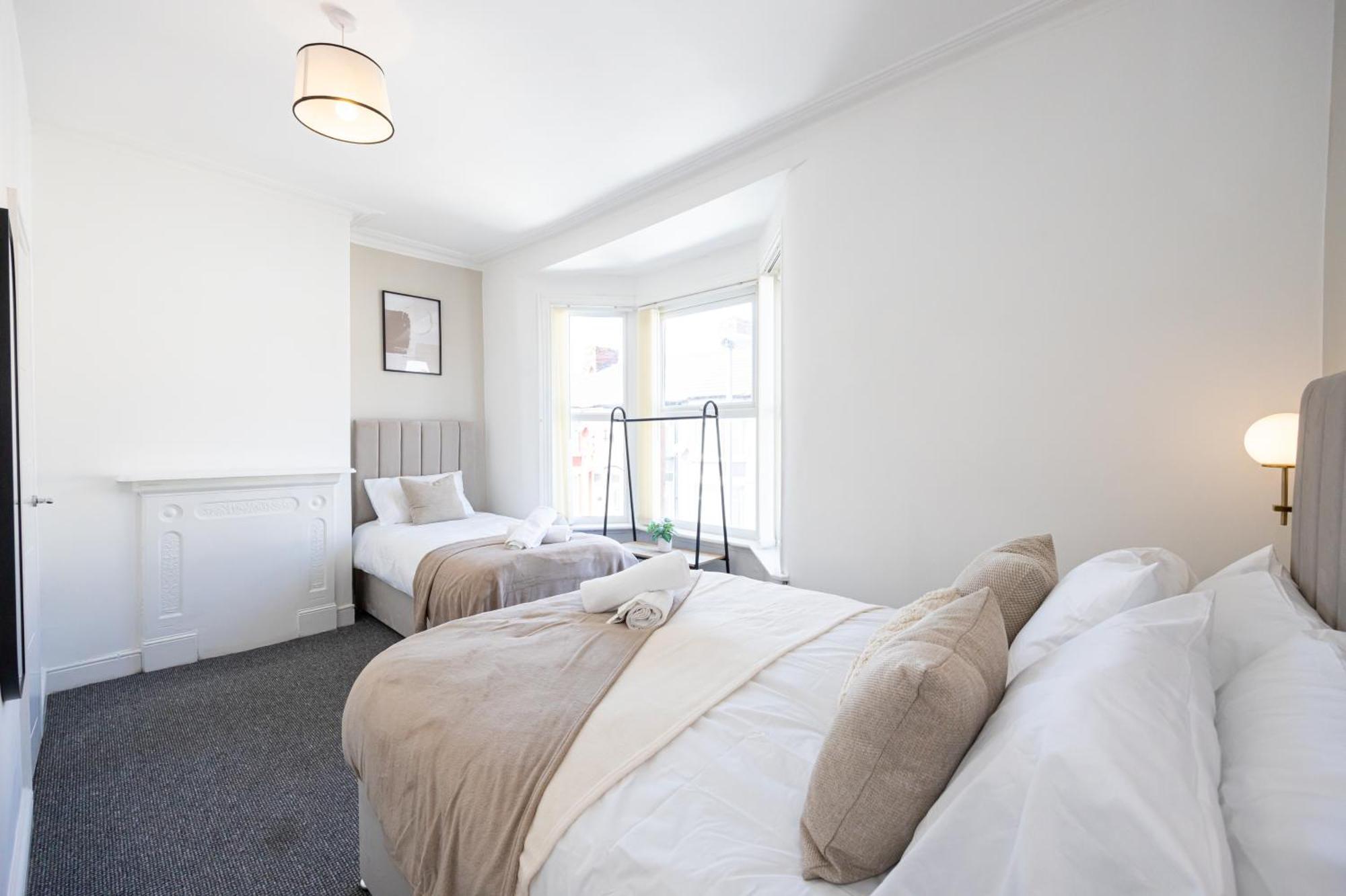 Holiday home New Listing Stunning Abode Lounge Sleeps 9