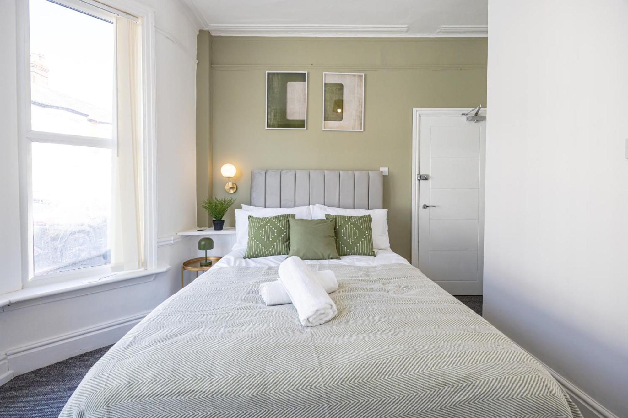 Holiday home New Listing Stunning Abode Lounge Sleeps 9