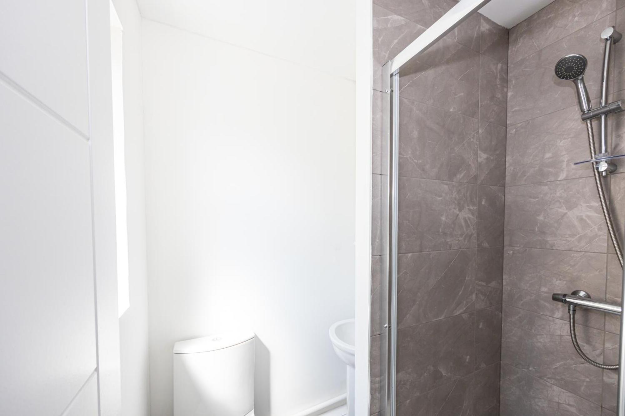New Listing Stunning Abode Lounge Sleeps 9 * Liverpool