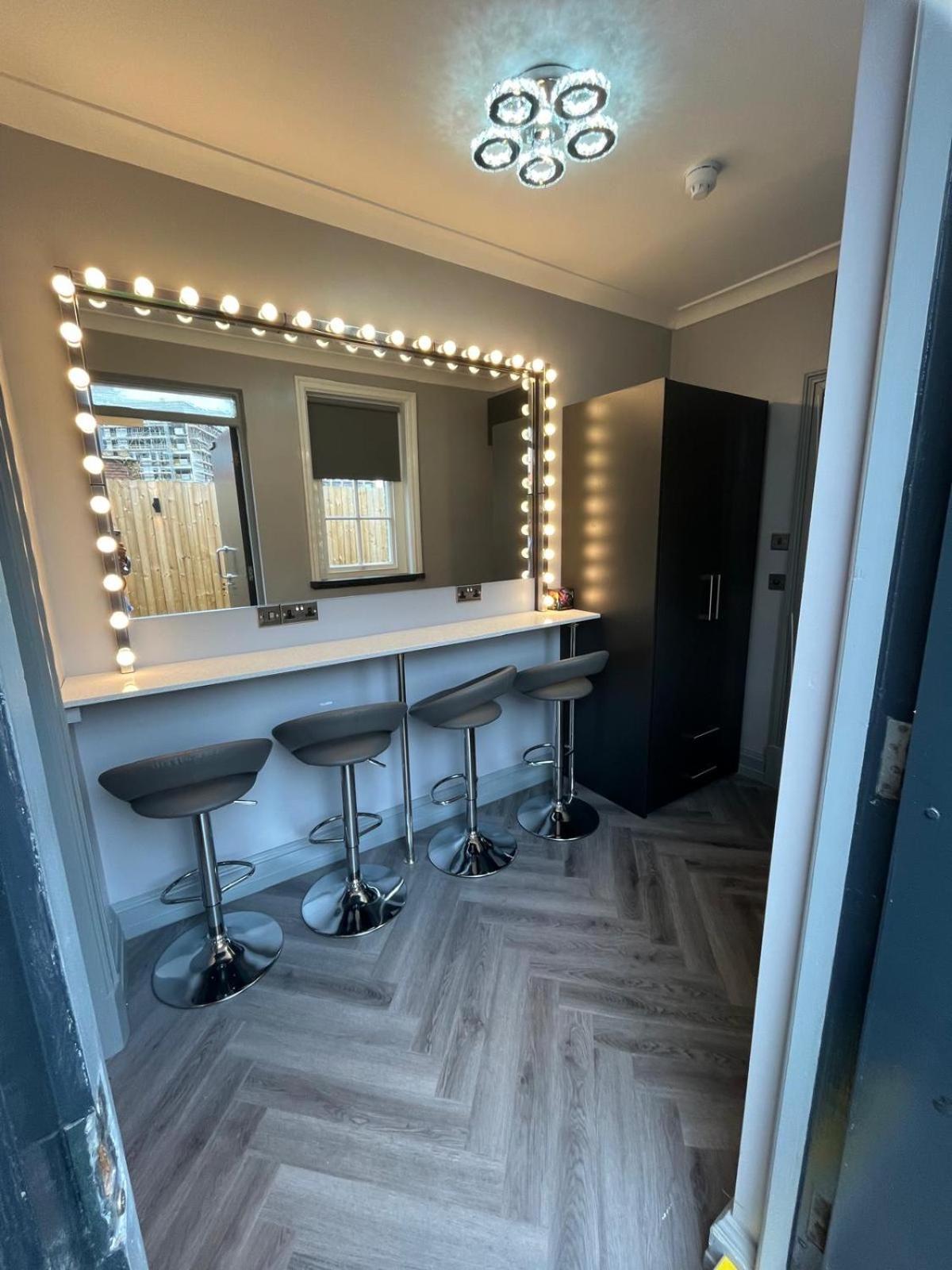 101 Bold Street Apartment *
