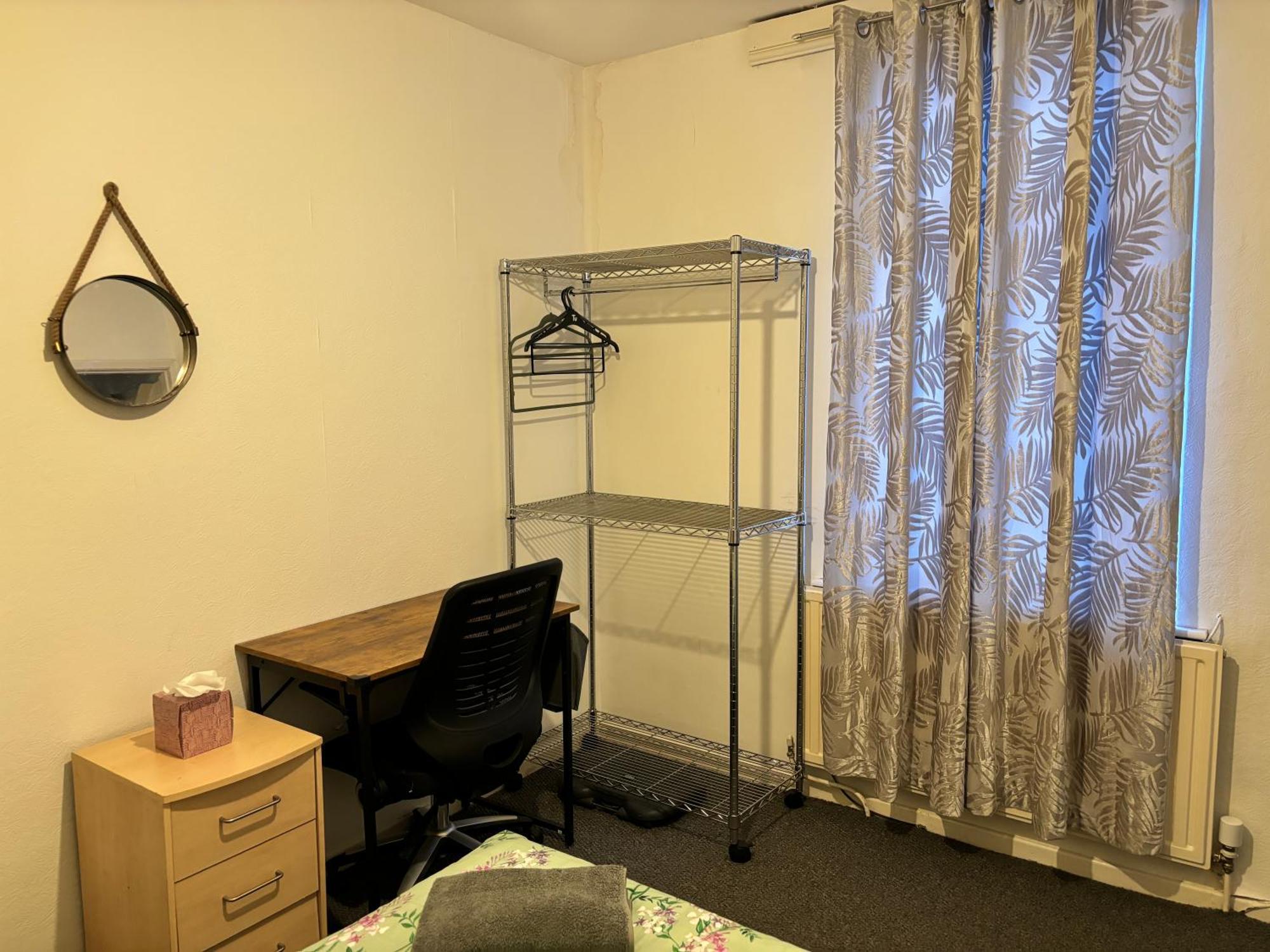 Holiday home Entire 3 Bedroom House- Free Parking Liverpool