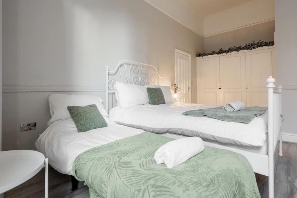 Rodney House - Perfect For Large Groups - Centre - Stag Hen Work Liverpool