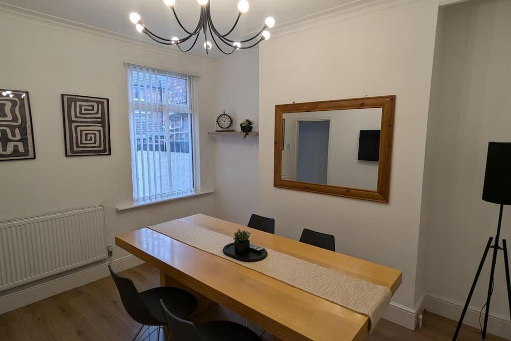 Anfield Haven For 6 Apartment
