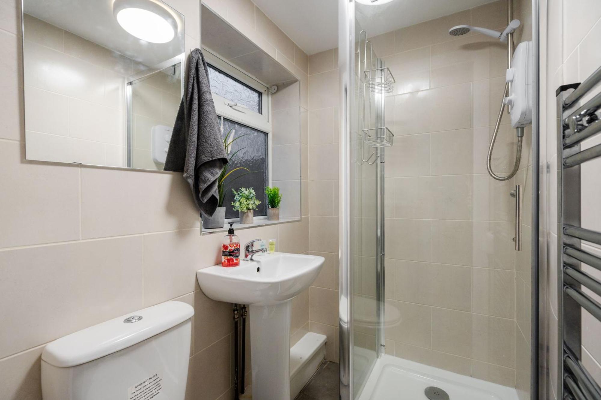 Holiday home Lfc Theme - Free Parking - 2 Bathroom