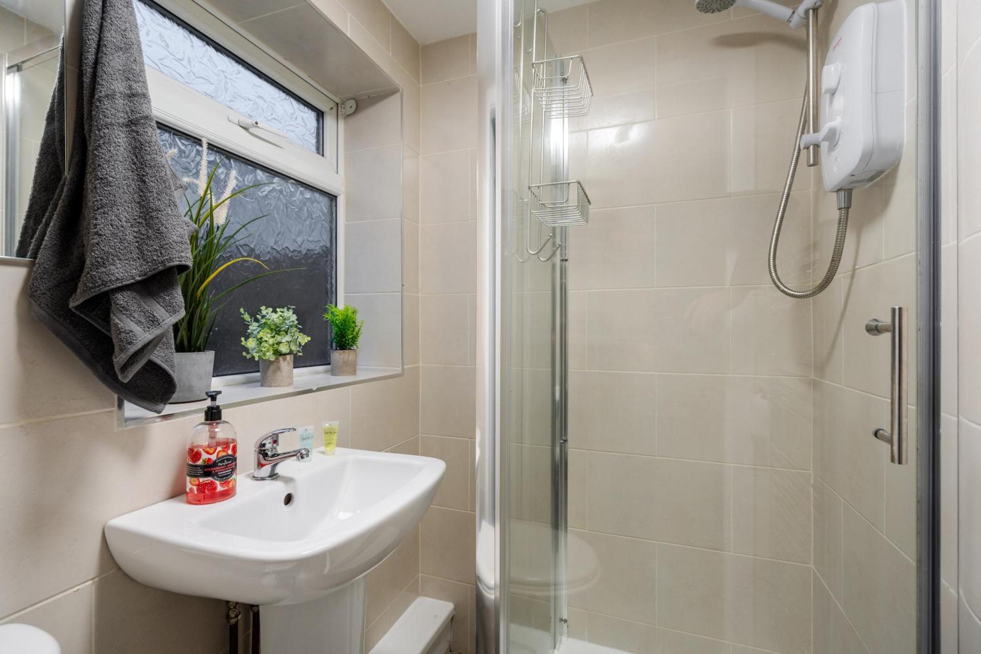 Holiday home Lfc Theme - Free Parking - 2 Bathroom *
