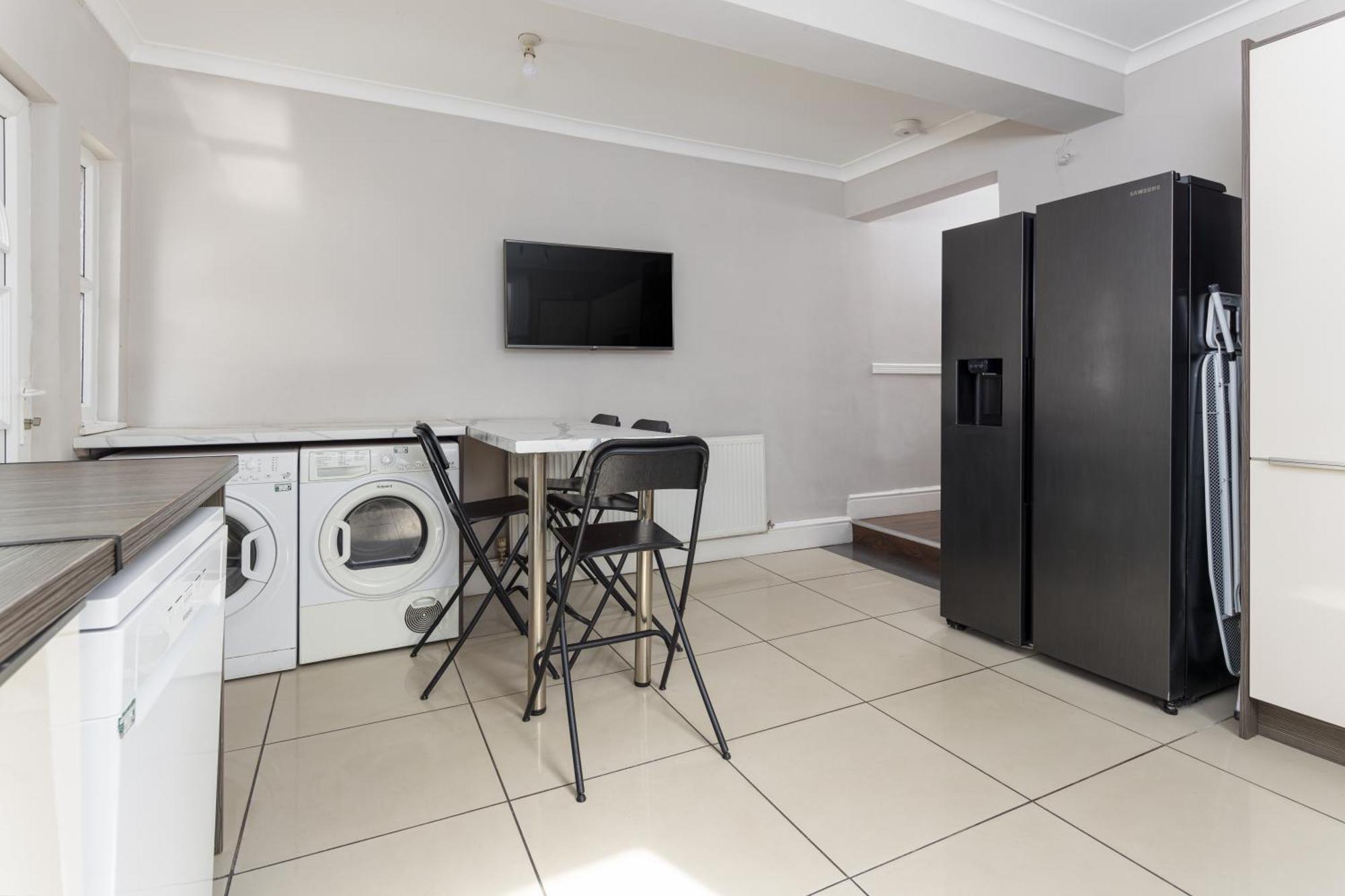 3 At Jubilee House - Free Parking, Self Check-in, Fast Wifi And Smart Tv By Yoko Guest house 4*