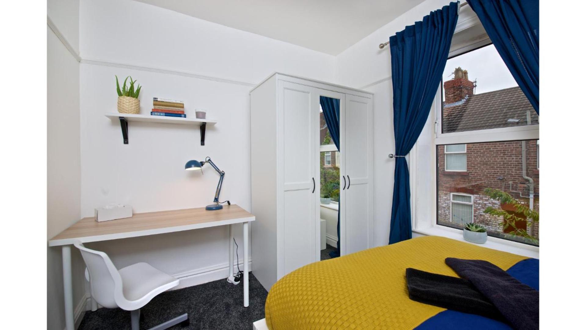 Spacious 6-bedroom Fully Furnished * Liverpool