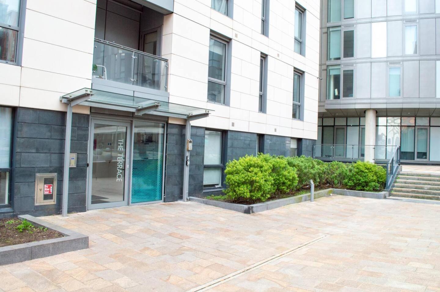 Stunning Mersey View Flat W Parking In Apartment