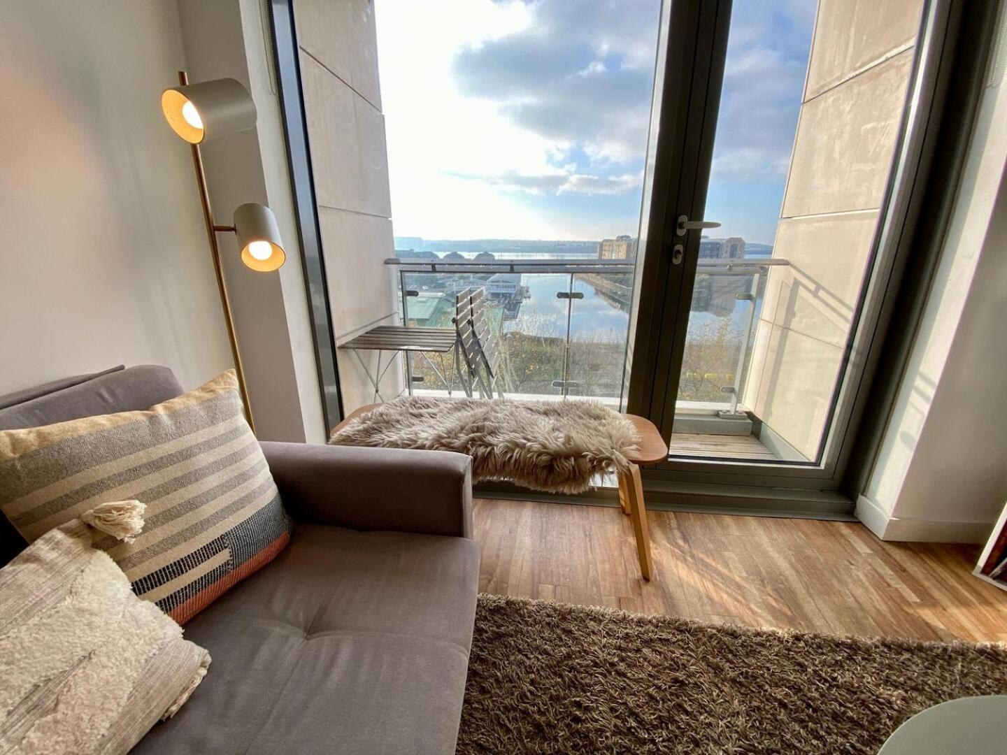 Stunning Mersey View Flat W Parking In * Liverpool