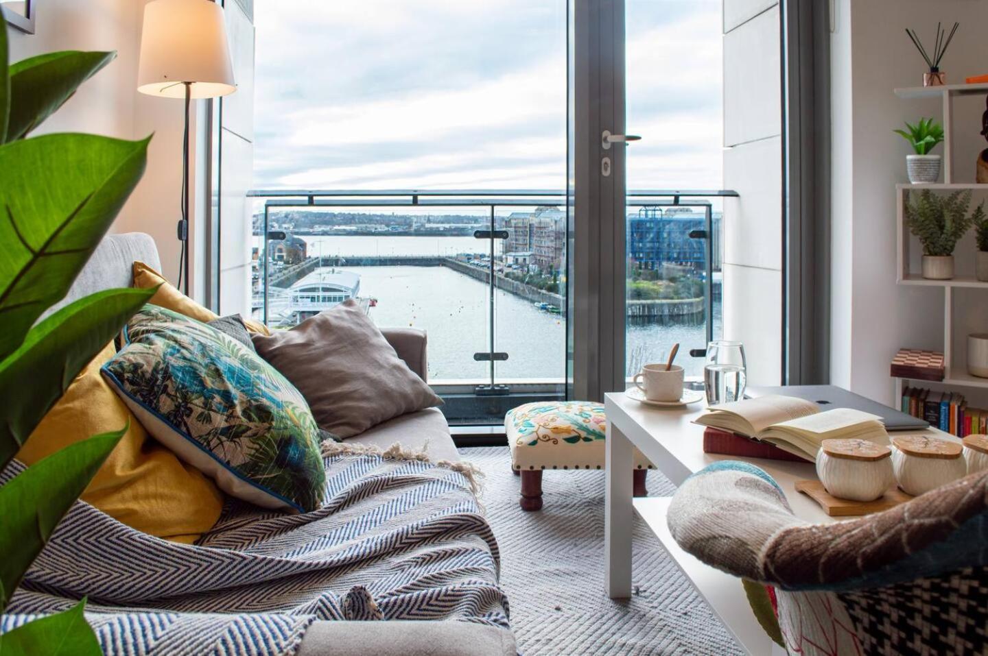 Stunning Mersey View Flat W Parking In Apartment *