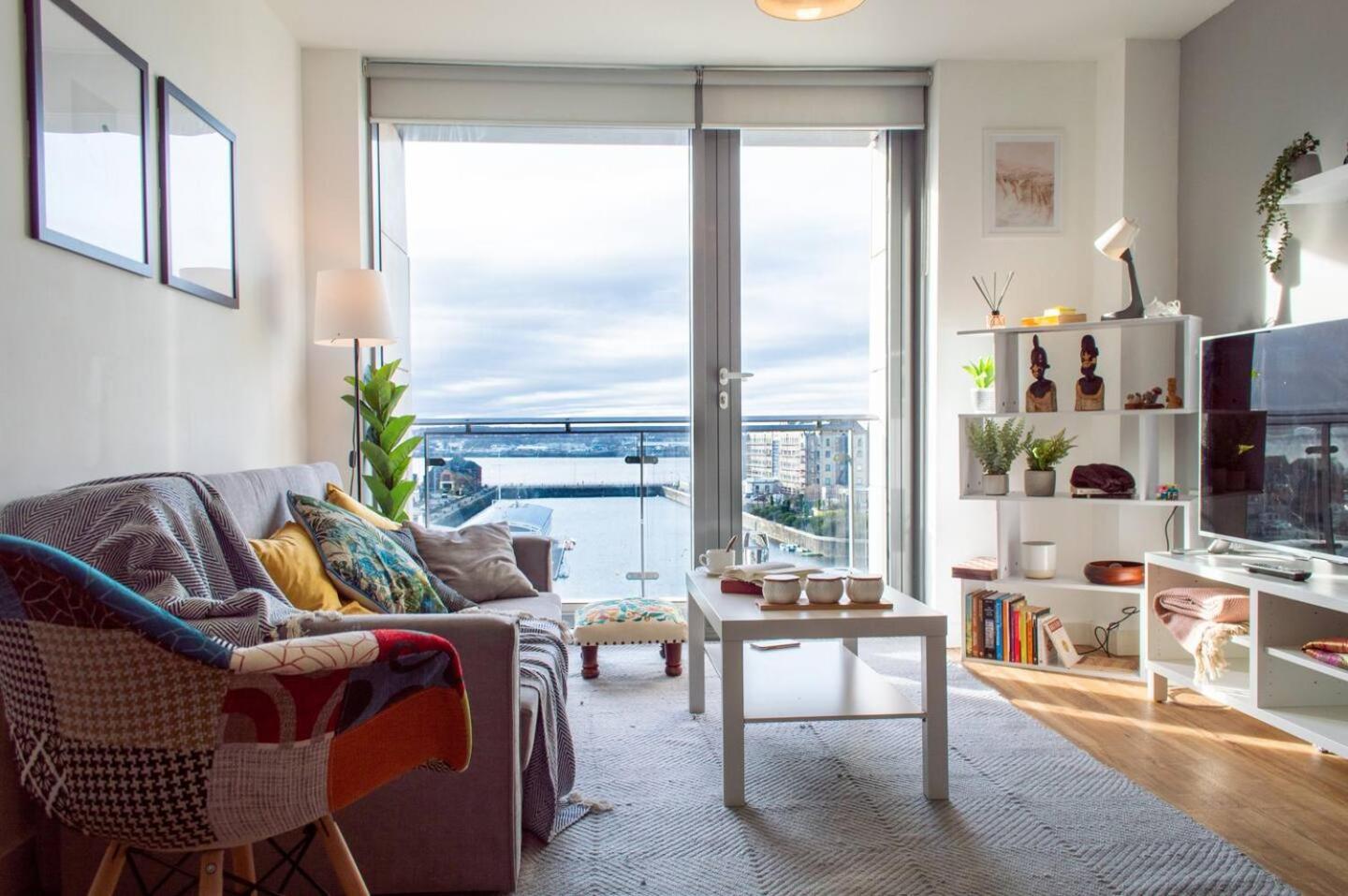 Stunning Mersey View Flat W Parking In Apartment Liverpool