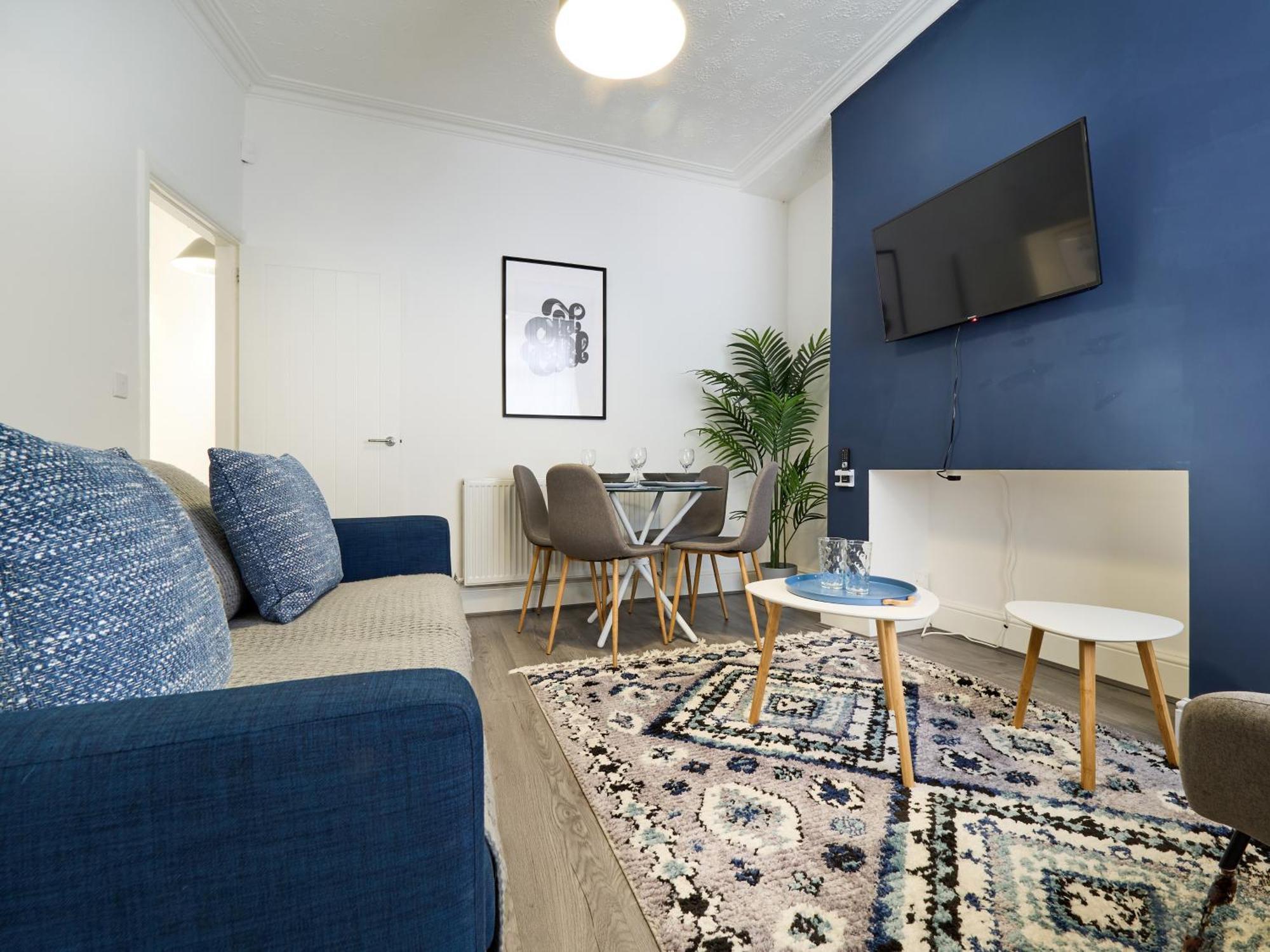 Woodcroft House - Air Host & - 4 Bedrooms *