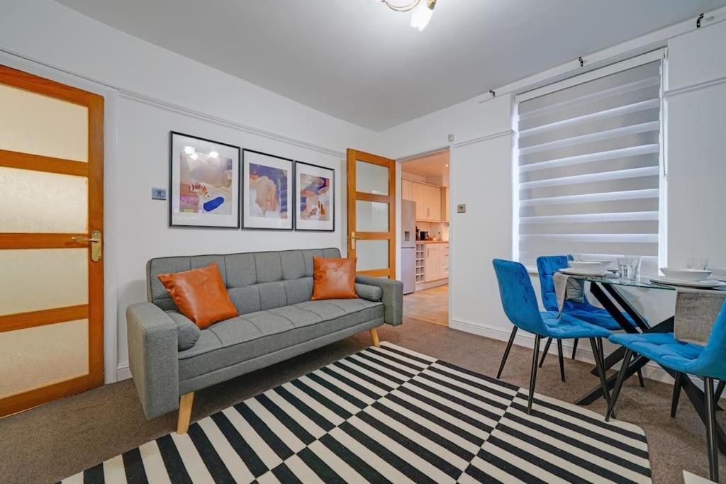 Stylish Stay! Near Anfield Stadium & Apartment