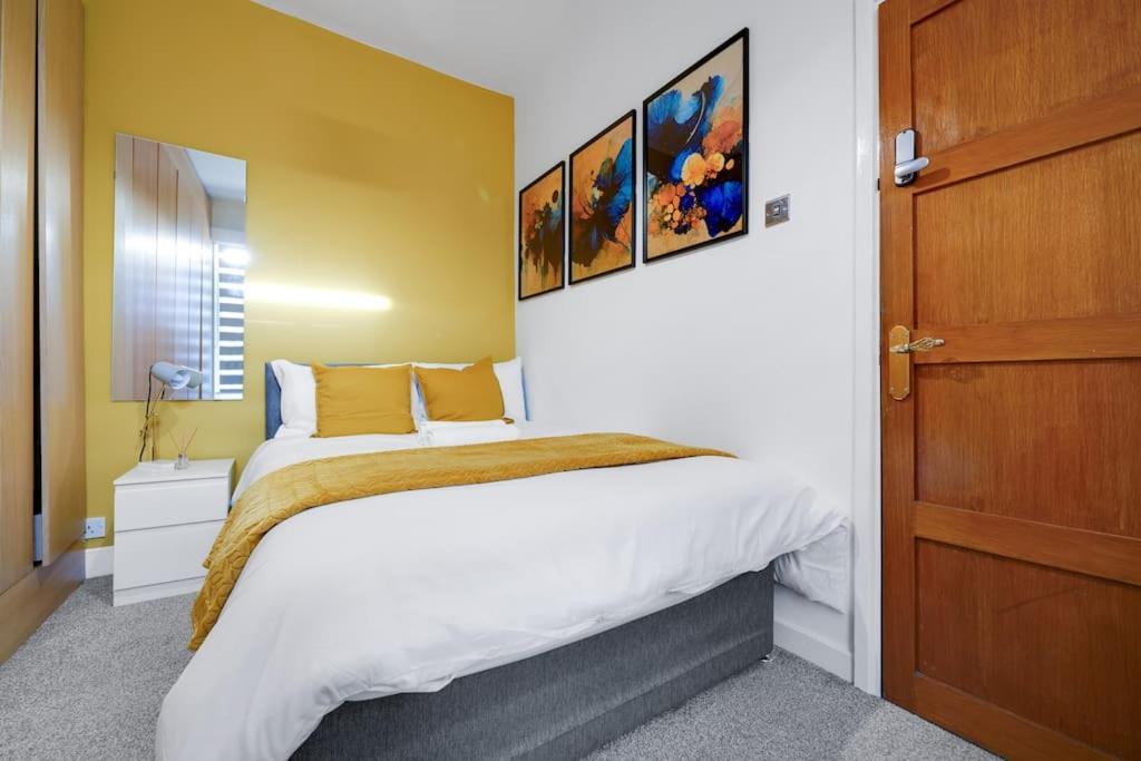 Stylish Stay! Near Anfield Stadium & Apartment