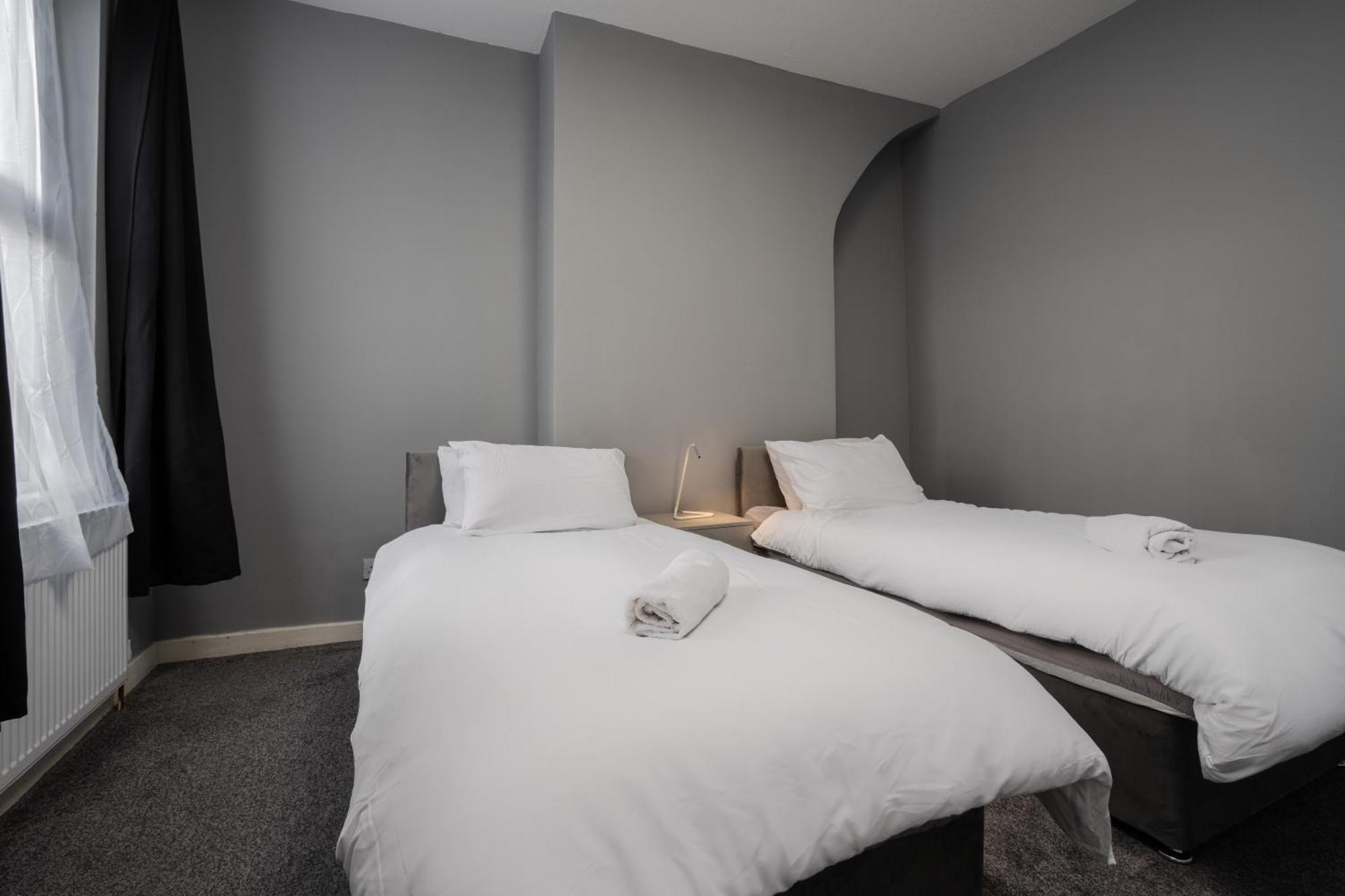 Apartment Serviced By Tomla- Free Parking