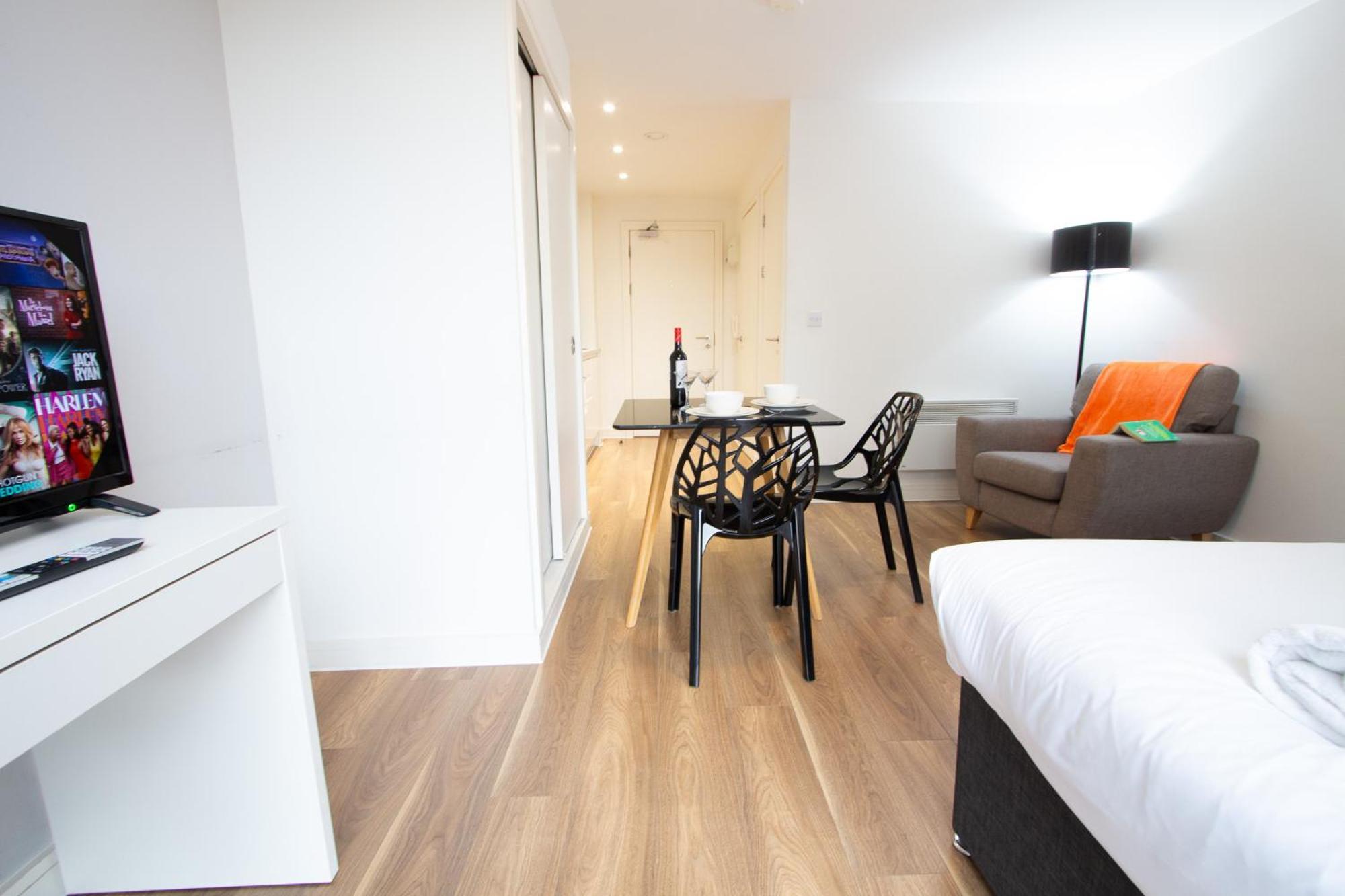 Stunning Centrally Located Apartment *