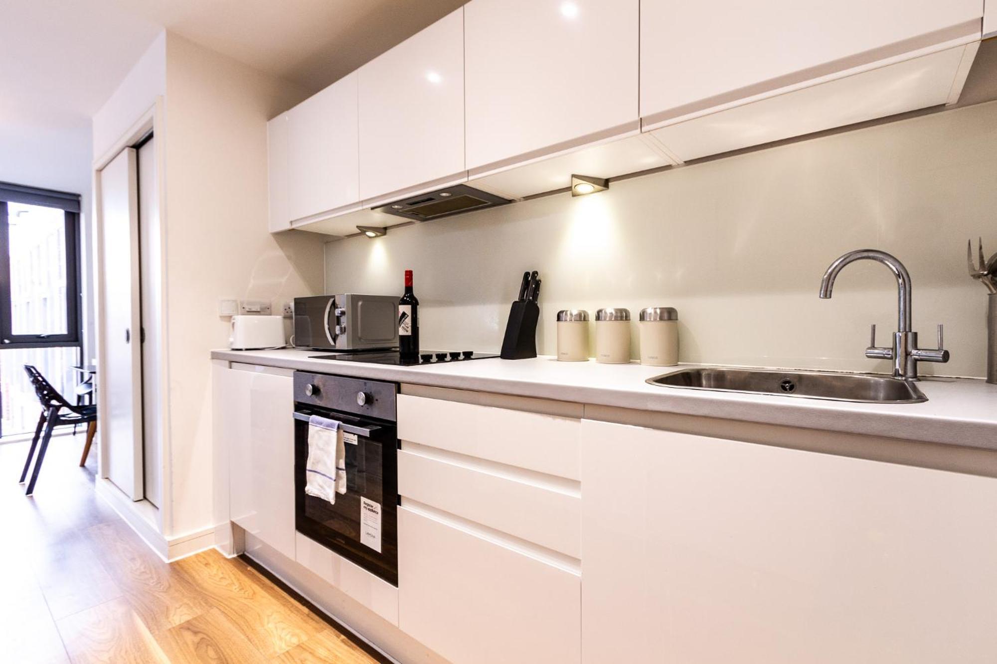 Stunning Centrally Located Apartment *