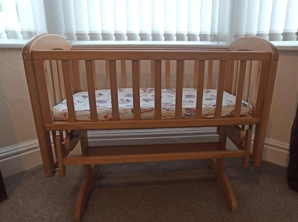 From Near Lfc, Efc & Train Station Apartment *