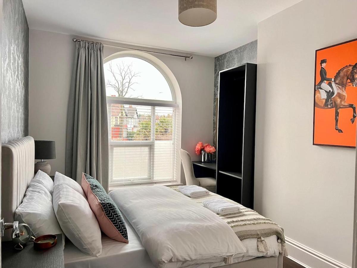 Stunning 2 Bedroomed On Allerton Road, Sleeps 4 Apartment
