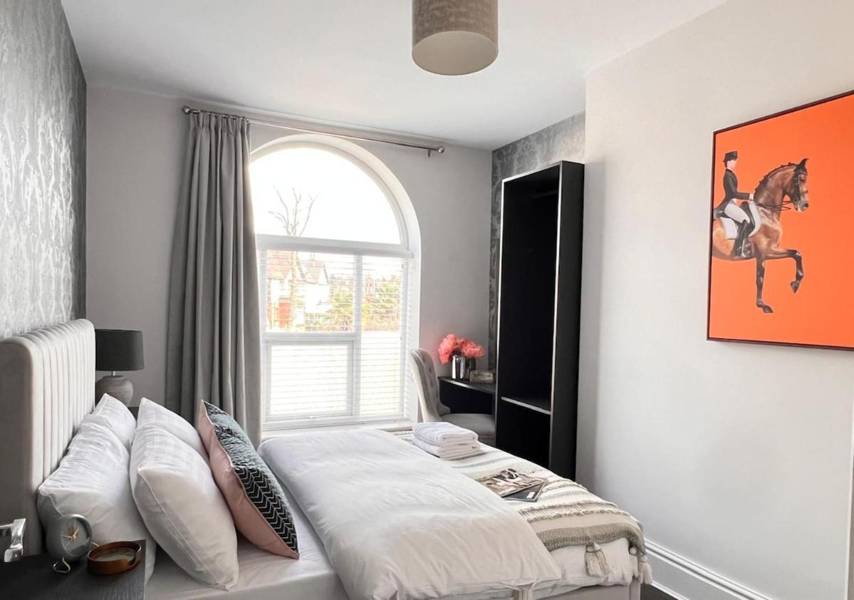 Stunning 2 Bedroomed On Allerton Road, Sleeps 4 Apartment Liverpool