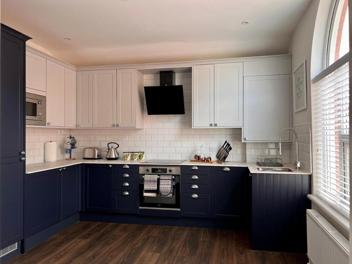 Stunning 2 Bedroomed On Allerton Road, Sleeps 4 Apartment