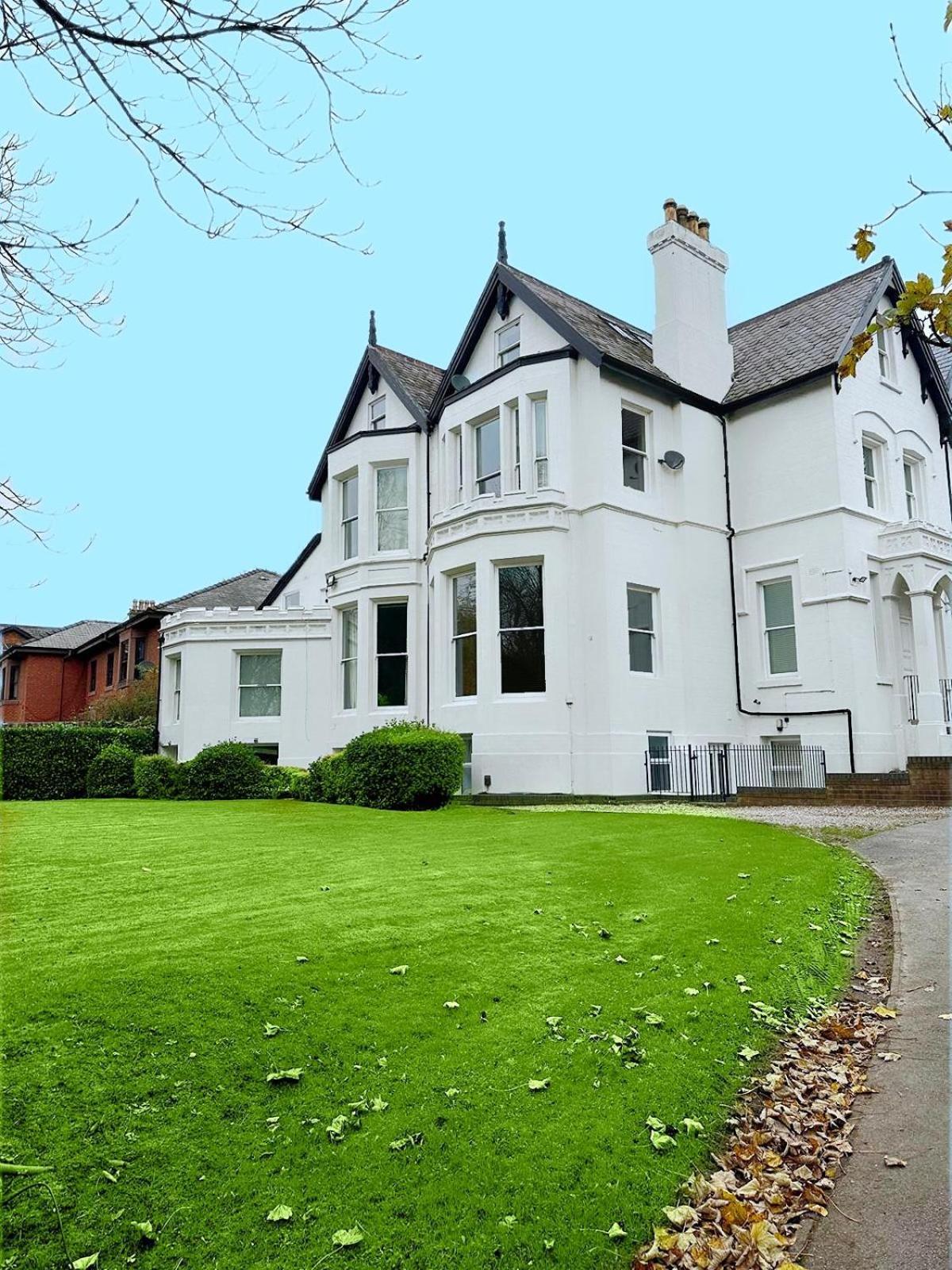 Gorgeous 2 Bed With Free Parking Near, Sefton Park, Palm House, Lark Lane, And Everton Football Clubs Apartment Liverpool