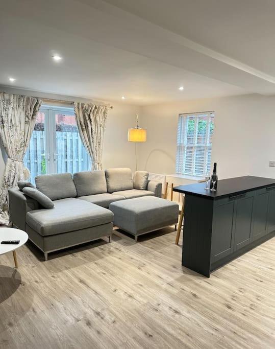 Gorgeous 2 Bed With Free Parking Near, Sefton Park, Palm House, Lark Lane, And Everton Football Clubs * Liverpool
