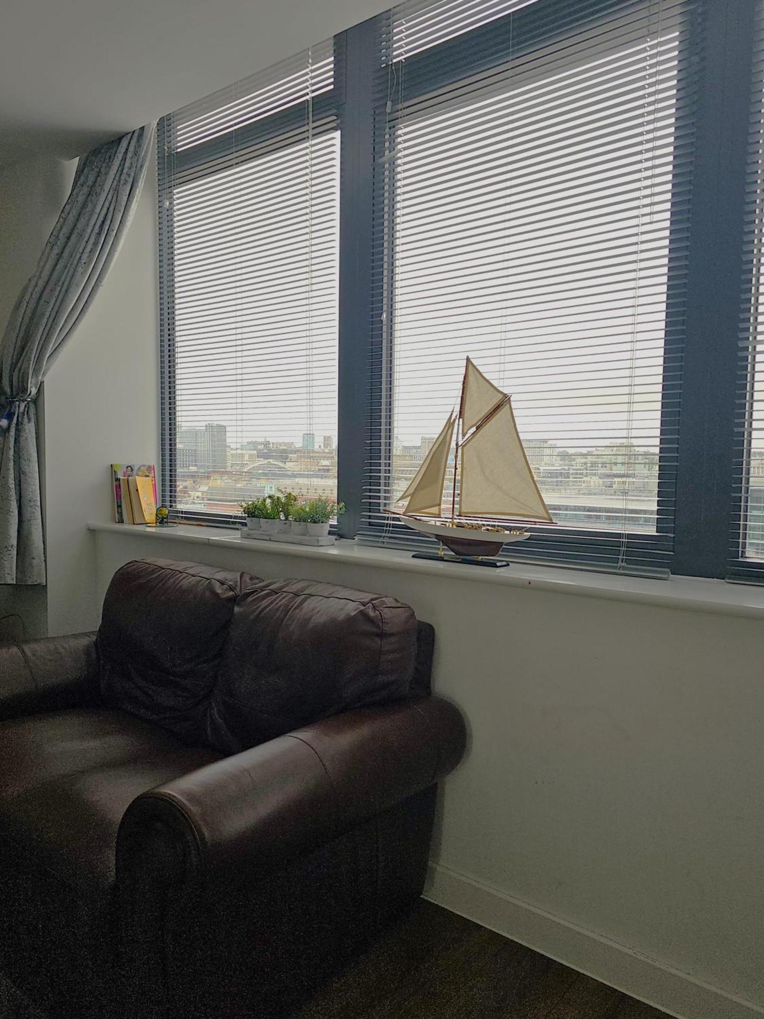 Apartment Sidemerseylivings - Central, Bright, And Convenient 2-bedroom With Parking *