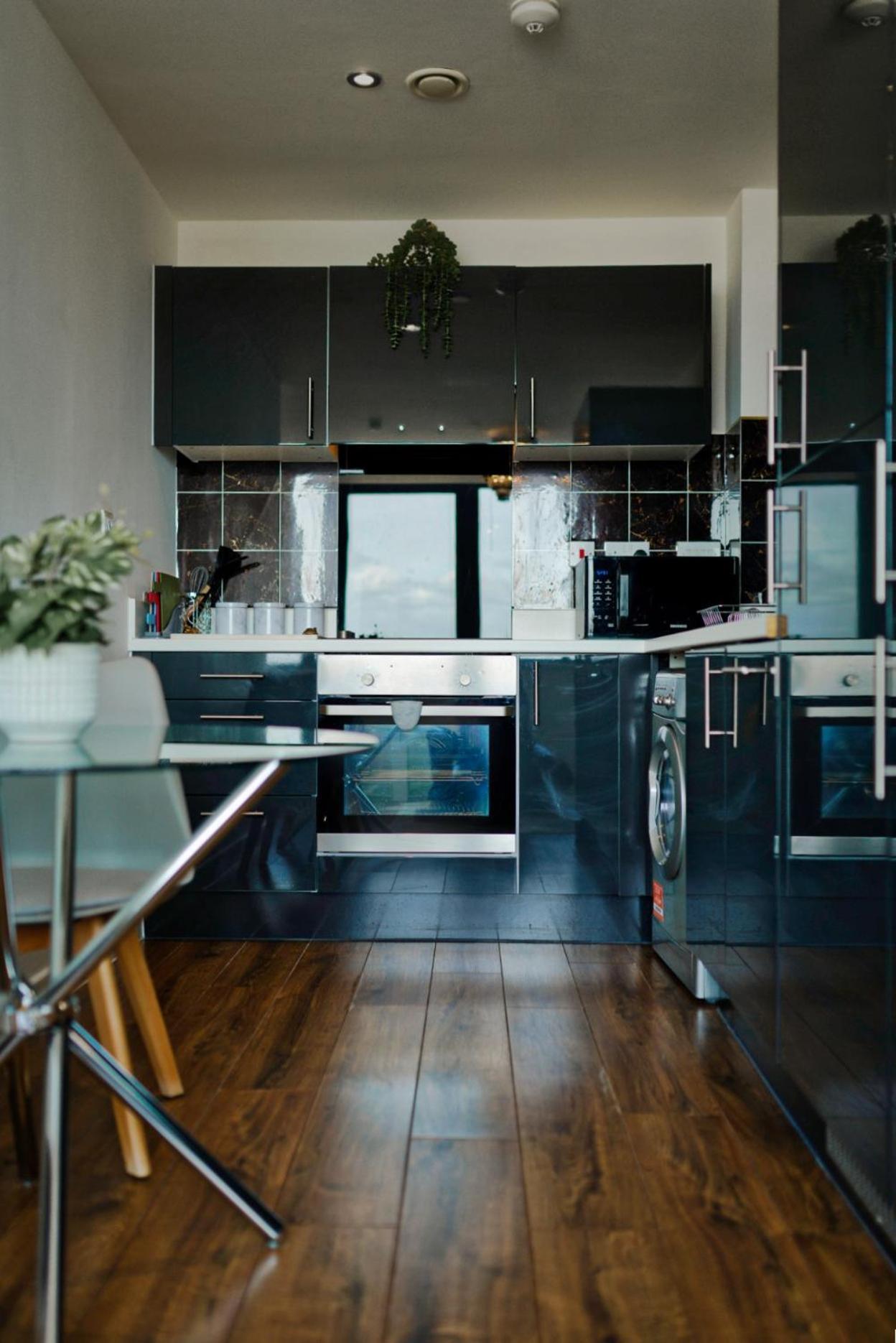 Sidemerseylivings - Central, Bright, And Convenient 2-bedroom With Parking *