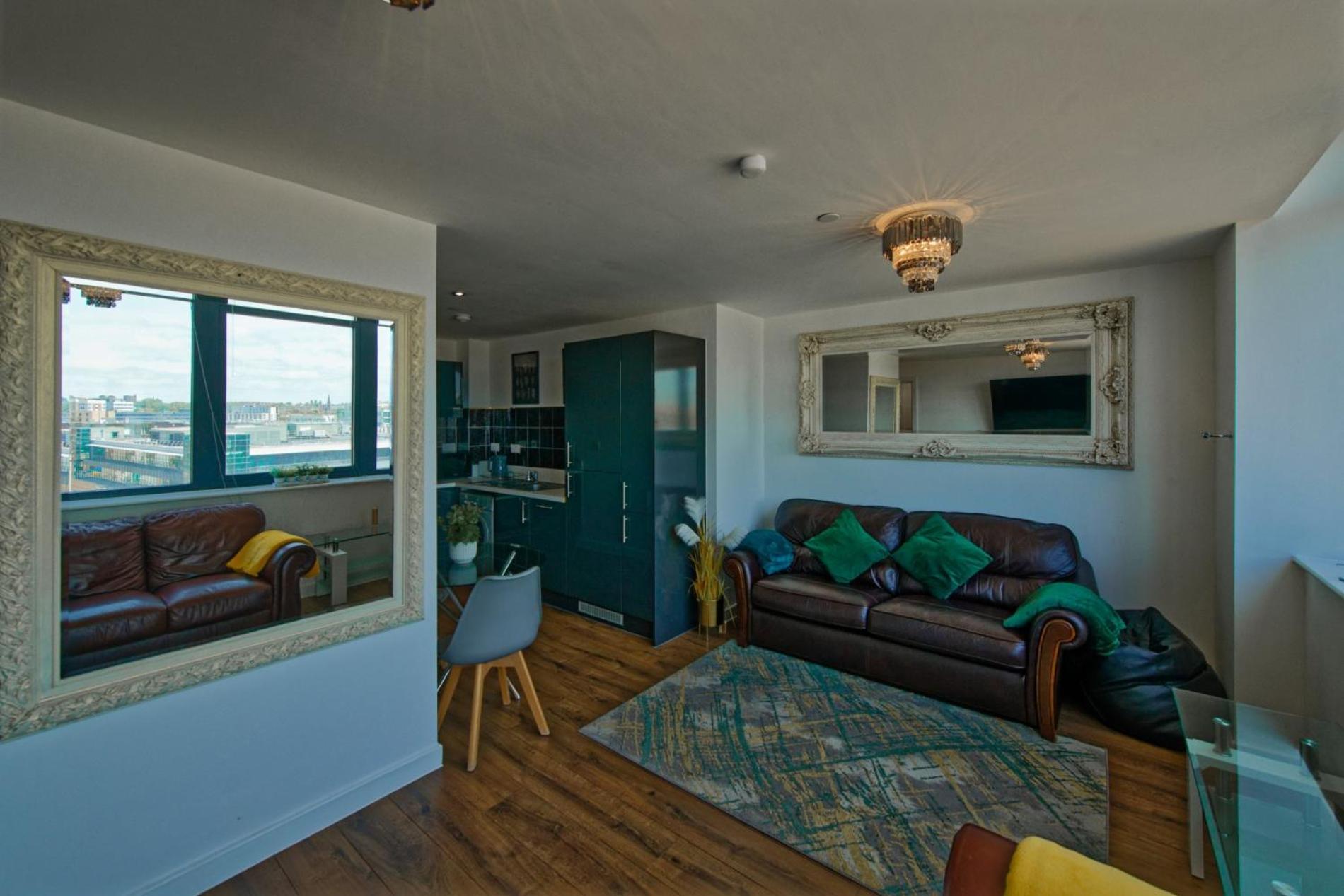 Sidemerseylivings - Central, Bright, And Convenient 2-bedroom With Parking Apartment
