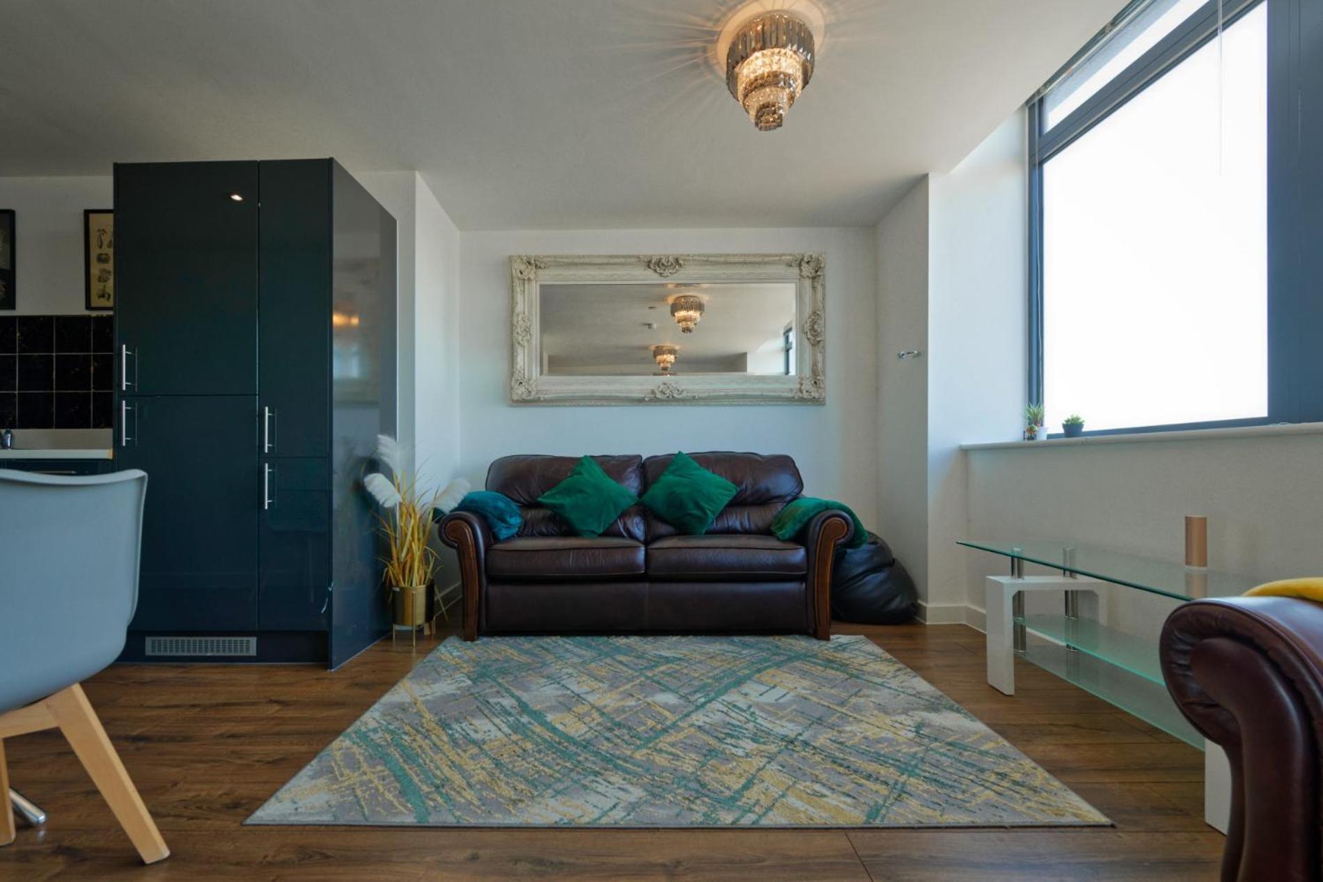 Sidemerseylivings - Central, Bright, And Convenient 2-bedroom With Parking Apartment Liverpool