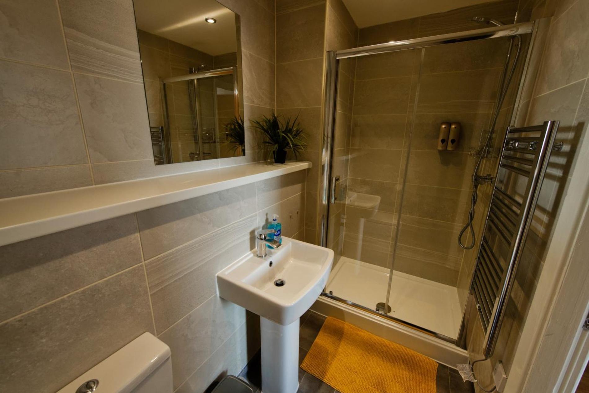 Sidemerseylivings - Central, Bright, And Convenient 2-bedroom With Parking