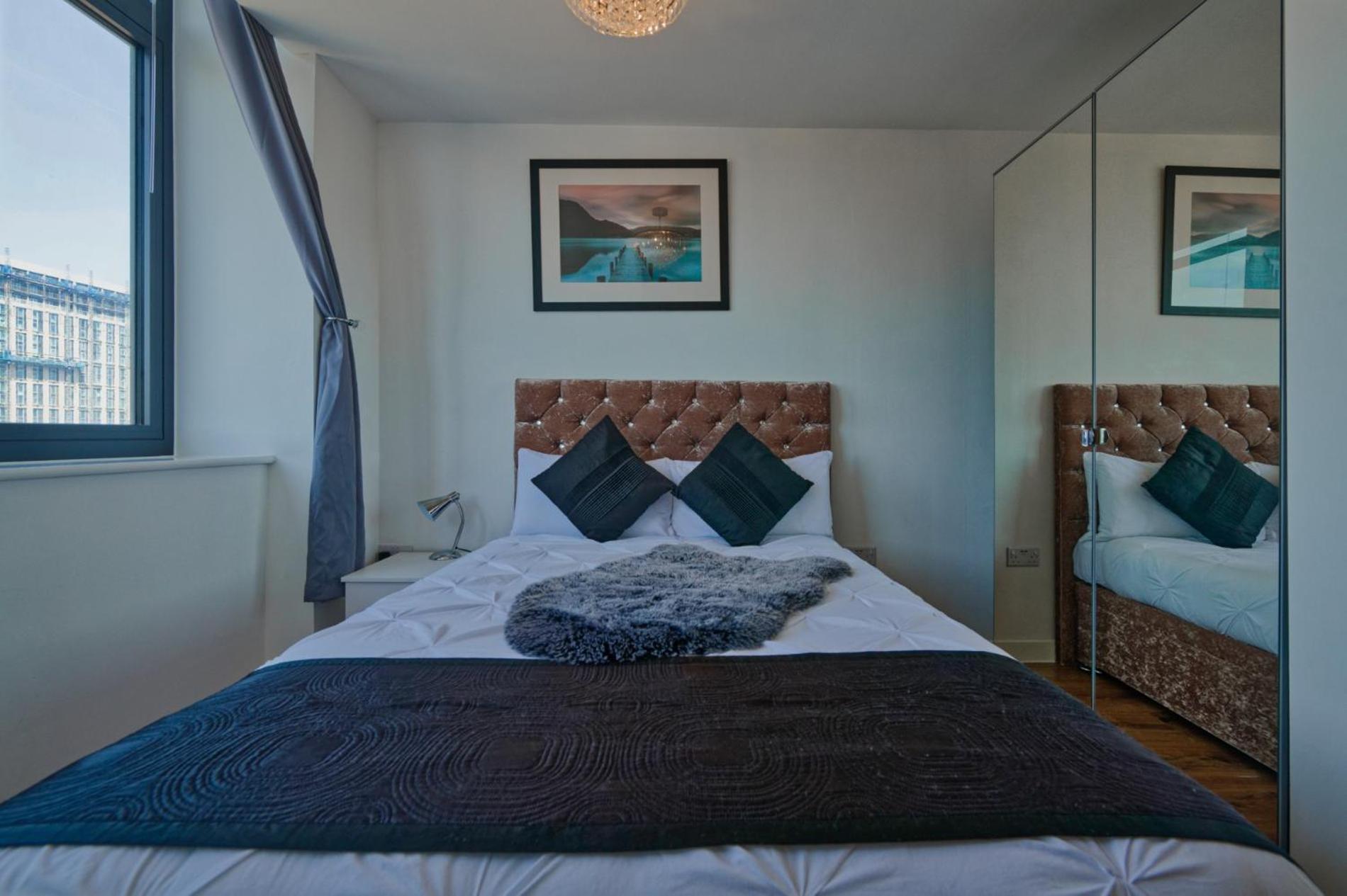 Apartment Sidemerseylivings - Central, Bright, And Convenient 2-bedroom With Parking
