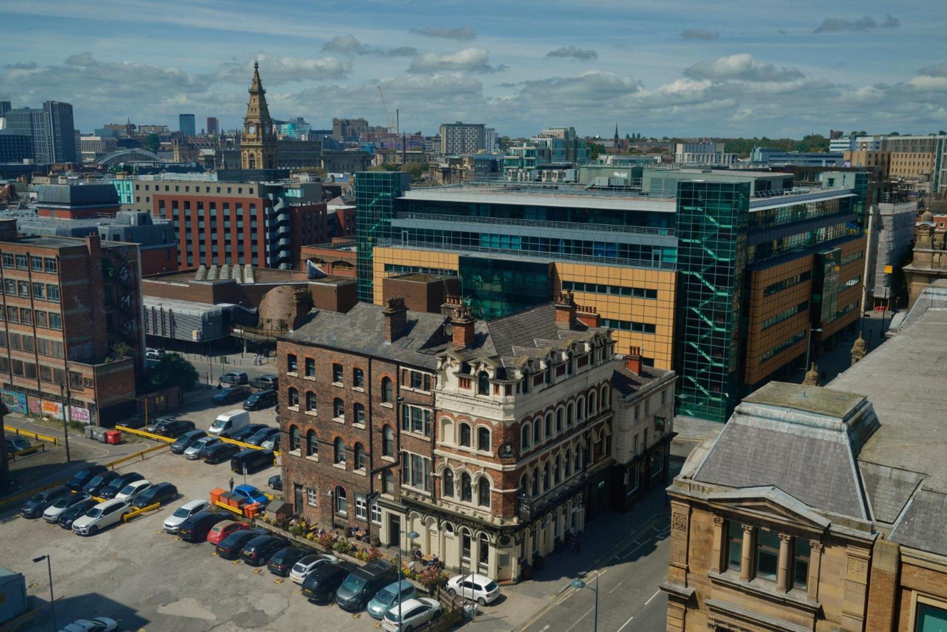 Apartment Sidemerseylivings - Central, Bright, And Convenient 2-bedroom With Parking Liverpool