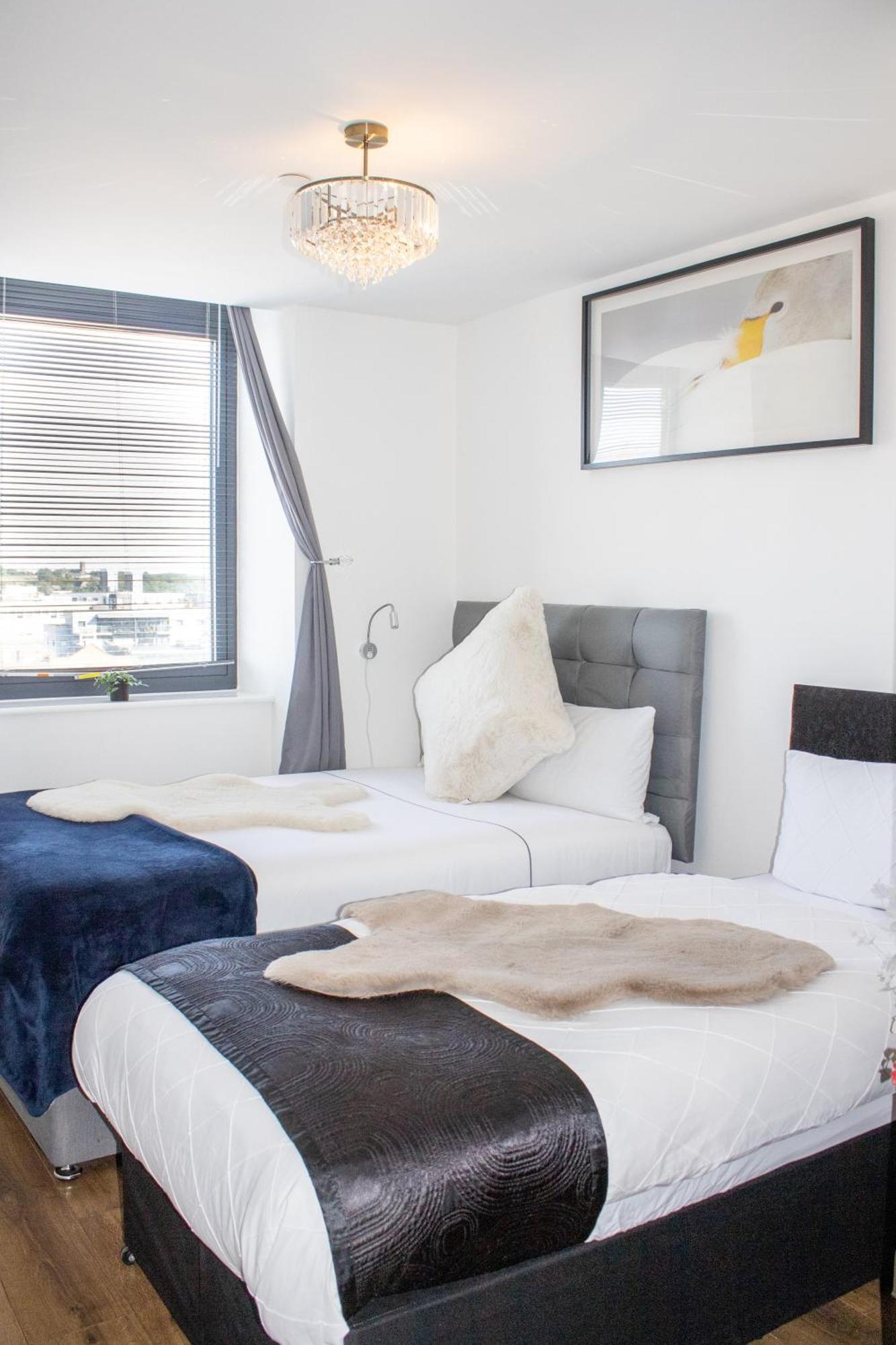 Sidemerseylivings - Central, Bright, And Convenient 2-bedroom With Parking Apartment *