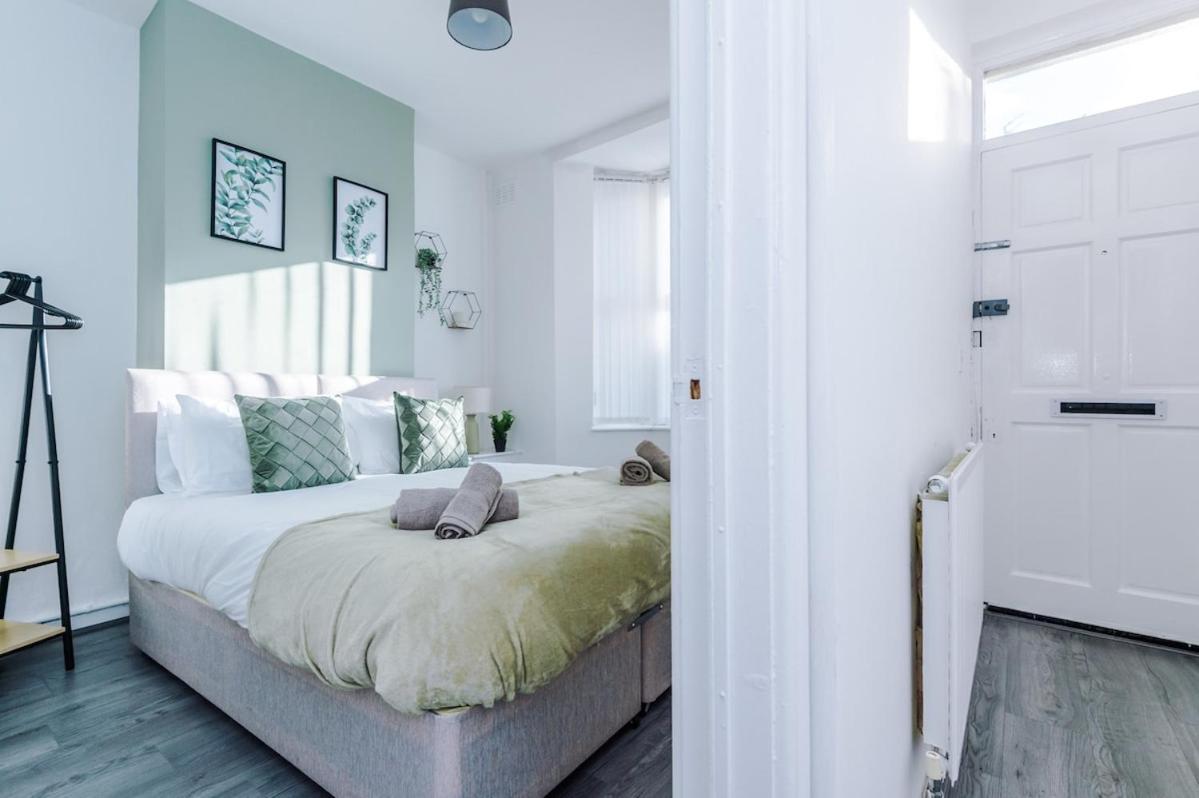 Stylish Three Bedroom House In By Eason Stays, Ideal For For Weekend Getaways & Business Travellers - With Free Parking! * Liverpool